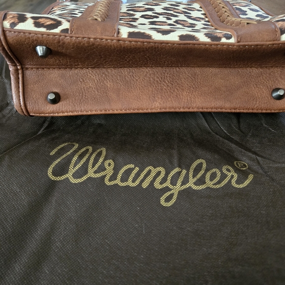 Wrangler Leopard Print Shoulder Tote in Brown and Cream - Picture 2 of 4